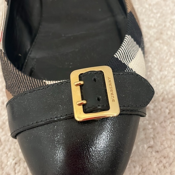 Burberry Flats - Picture 3 of 3